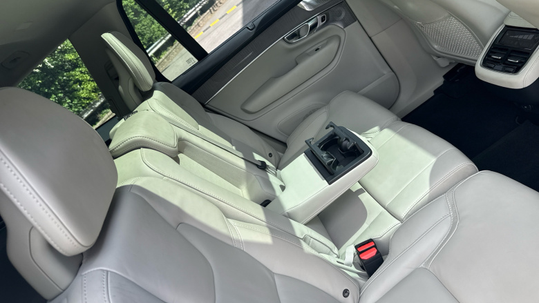 Volvo XC90 2.0 B5P Ultra Dark 5dr AWD Geartronic Petrol Estate